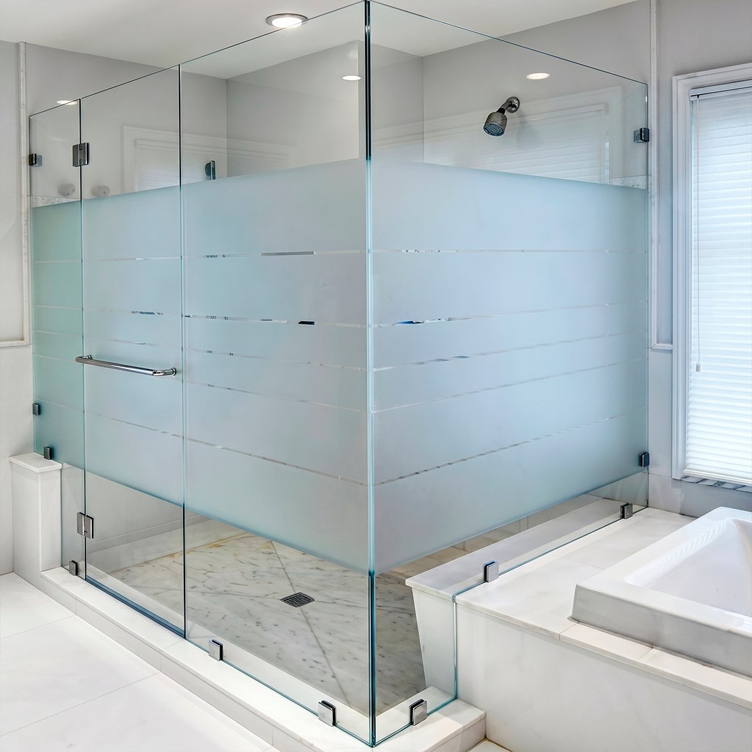 Baño en Escuadra con Puerta Abatible y Fijo a Extremo